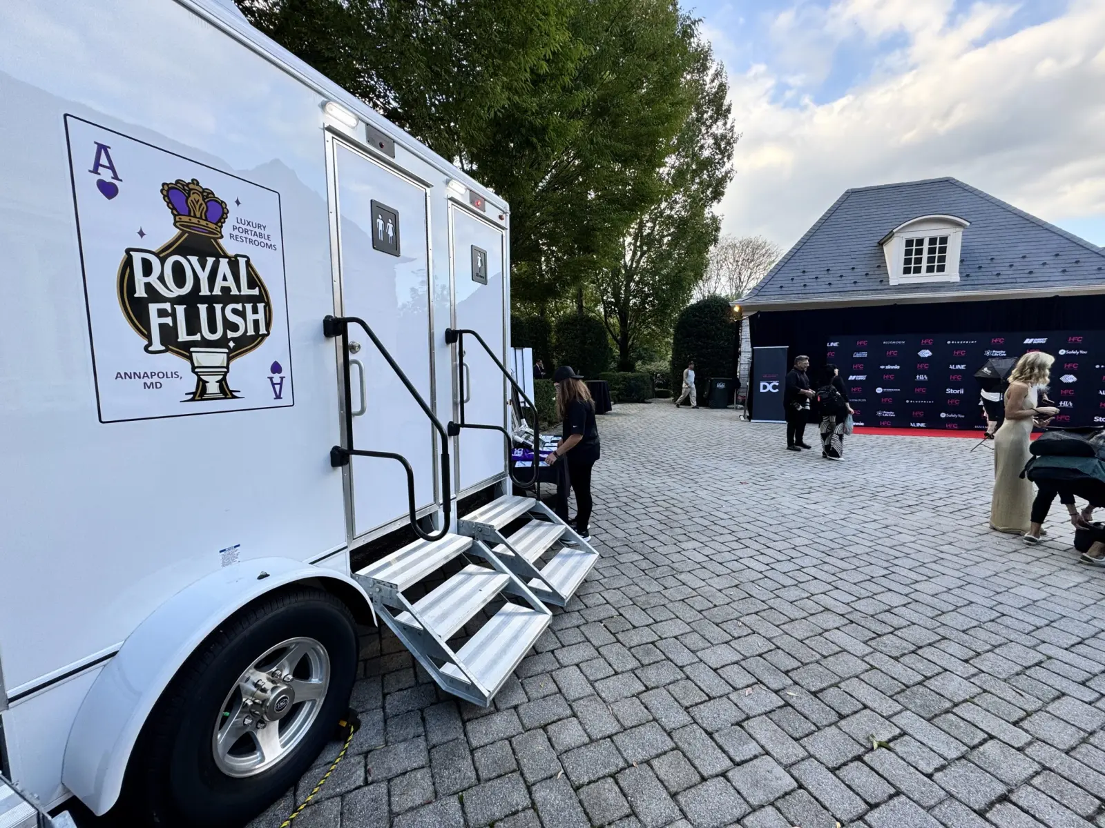 Premium portable bathroom rentals for weddings in Maryland